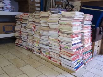 Collecte de livres de médecine.