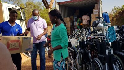 La distribution du matériel médical à commencé à Ouagadougou.