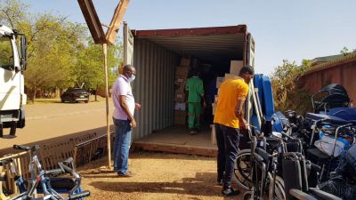 La distribution du matériel médical à commencé à Ouagadougou.