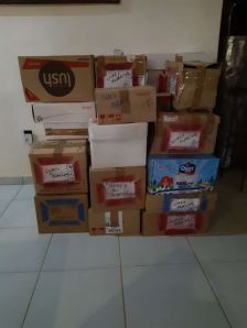 Burkina Santé distribue du materiel médical.