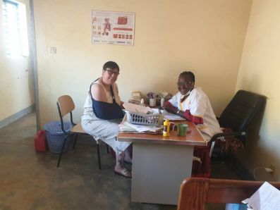 Lycee AC : Chantal avec l'infirmière.