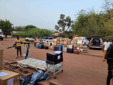 Déchargement de notre troisième conteneur